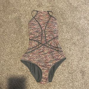 SCALLOPED LACE LOW BACK HIGH NECK ONE PIECE SWIMSUIT- size medium multicolor